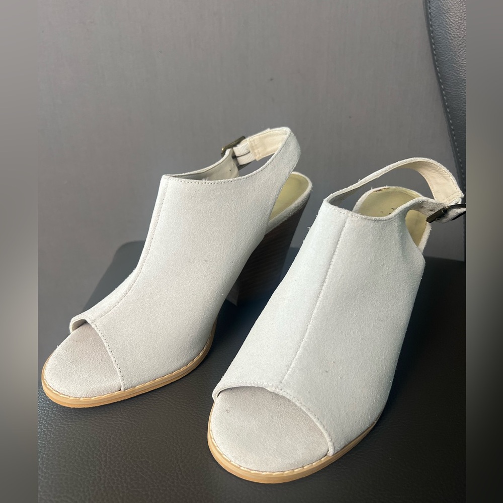 Very Volatile White Peep-Toe Heels